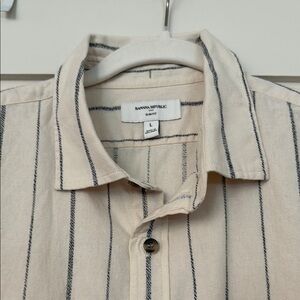 Banana Republic Cream Striped Shirt like new.